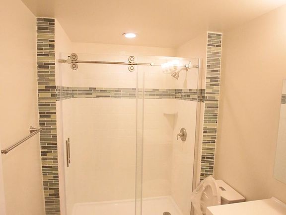 Bathroom shower 5' wide w/ glass siding door