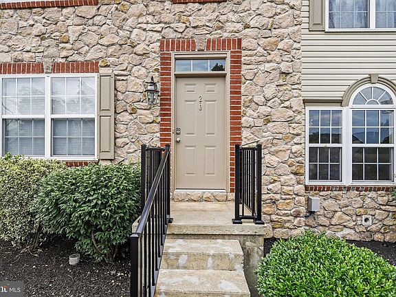 3rd image of 20 Buttonwood Ln #20