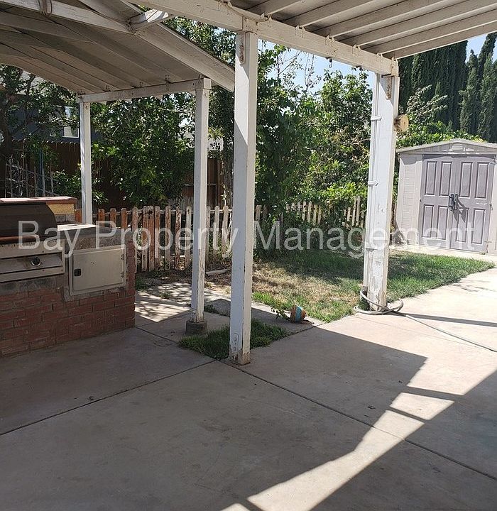2nd image of 1001 Vista Ave
