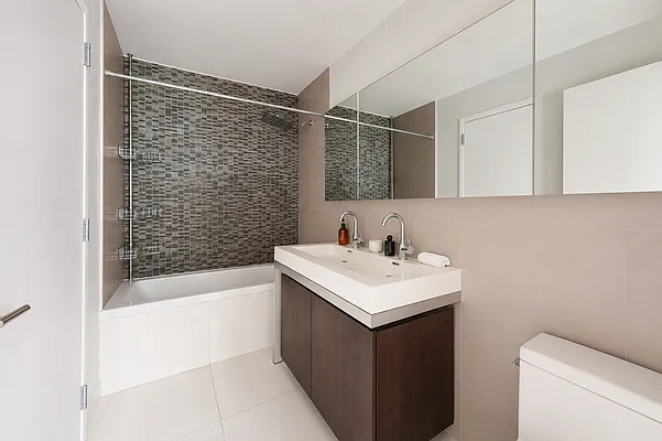 Bathroom, photo 1