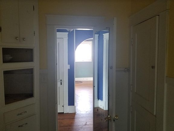 3rd image of 605 Farragut Ave