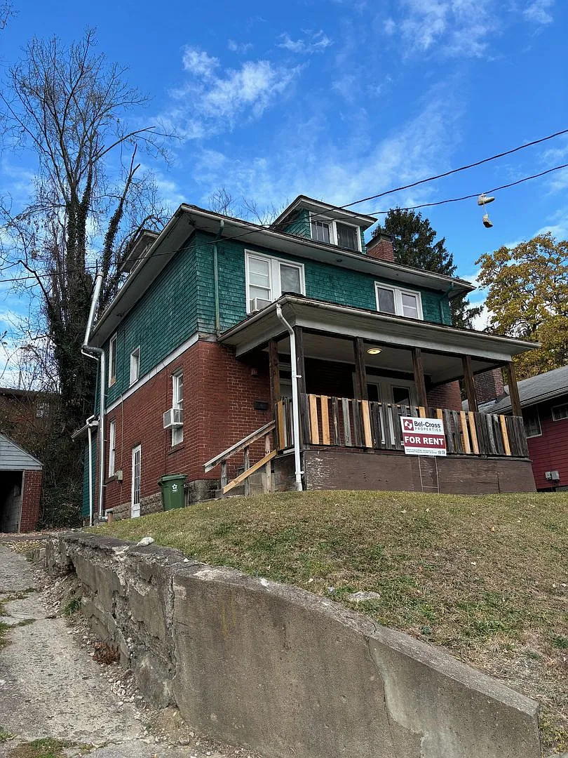 787 Willey St photo 1