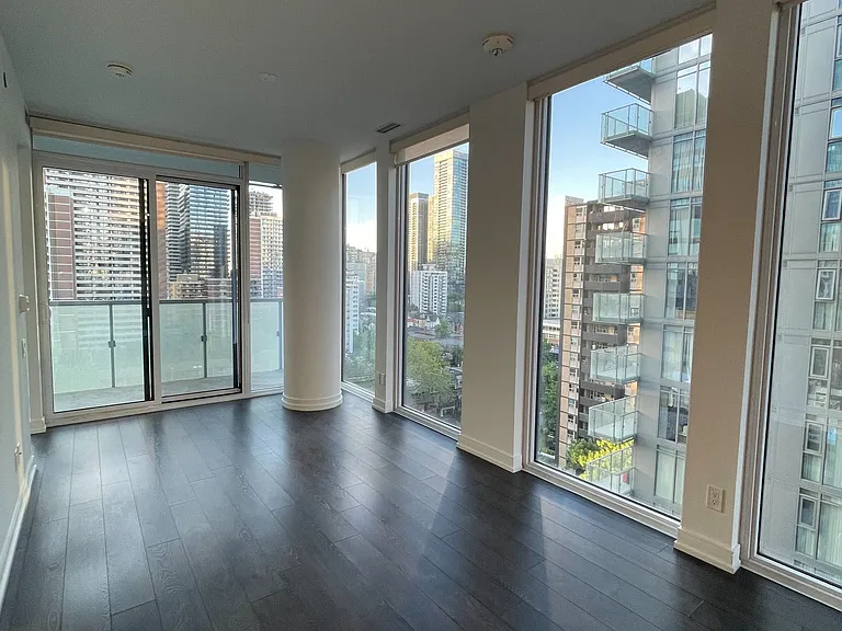 28 Wellesley St E #1207 — Photo 5
