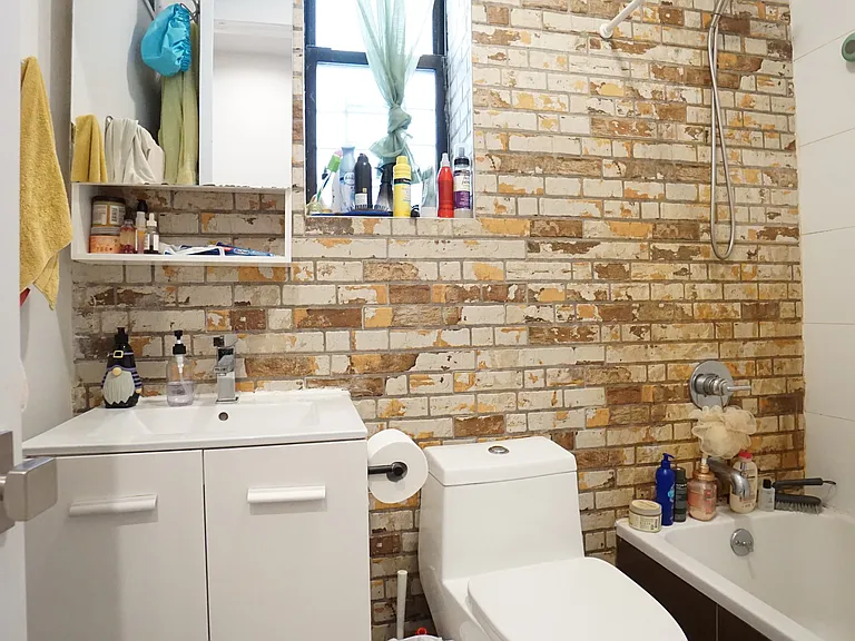 700 Hancock St #1L — Photo 9