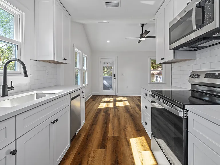 905 E Saint Clair St — Photo 31