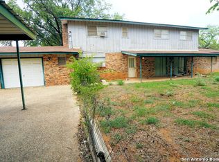 906 E Taft St, Pearsall, TX 78061