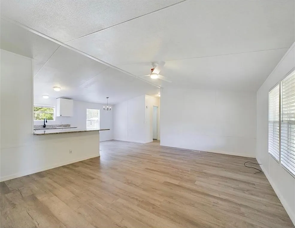 3 bed, 2.0 bath, 1176 sqft, $4,000 — Photo 4