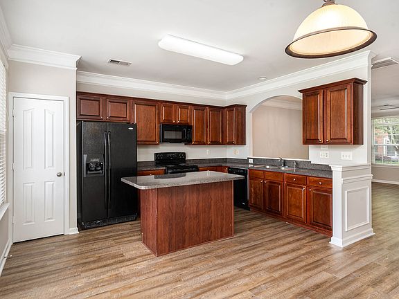Casual Dining Area to Kitchen