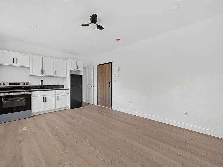 1140 Ashland St #D — Photo 11