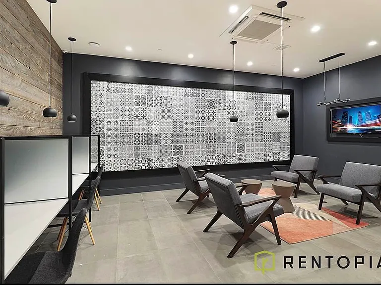 338 Evergreen Ave #233 — Photo 4