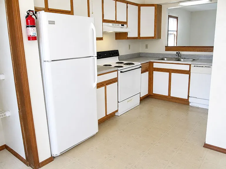 3512 Plum St — Photo 3