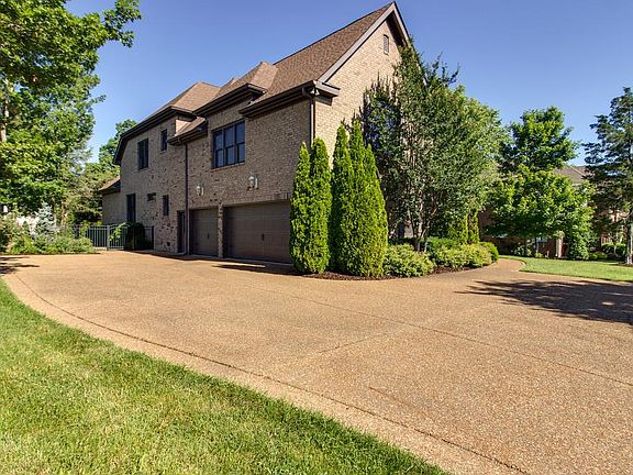 2nd image of 2549 Benington Pl