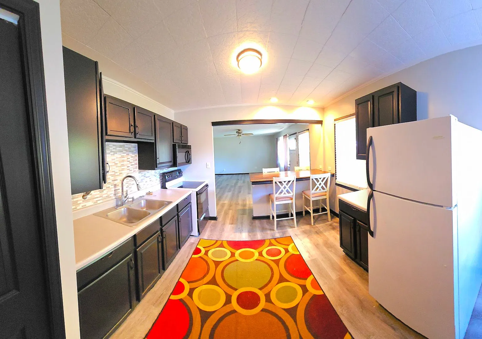 Comming Soon! -3 Bedroom House Ontario Schools W Central Air (No Metro) — Photo 1