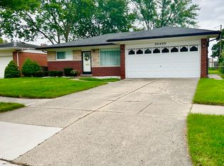 30400 Ridgefield Ave, Warren, MI 48088