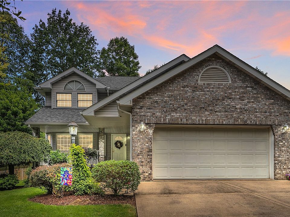 1st image of 223 Rose Ct N