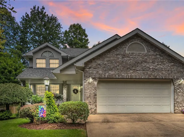 223 Rose Ct N, Delmont, PA 15626