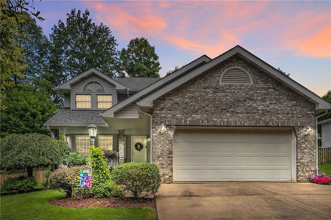 223 Rose Ct N photo 1