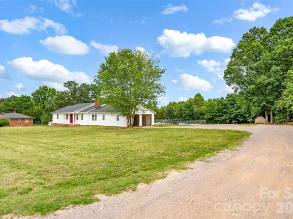 581 Barry Oak Rd, Statesville, NC 28625