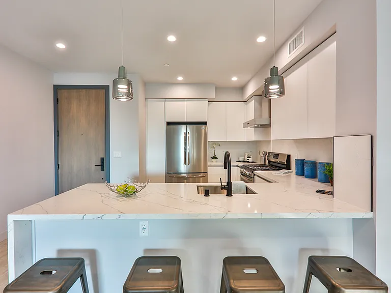 900 N Wilcox Ave #105 — Photo 9