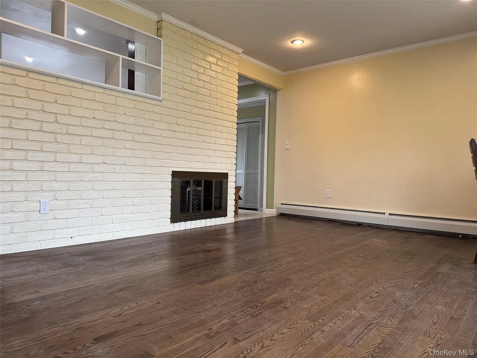 4 bed, 1.5 bath, 1318 sqft, $4,000 — Photo 3