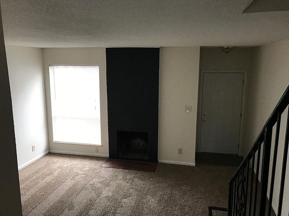 1st image of 421 W 87th St