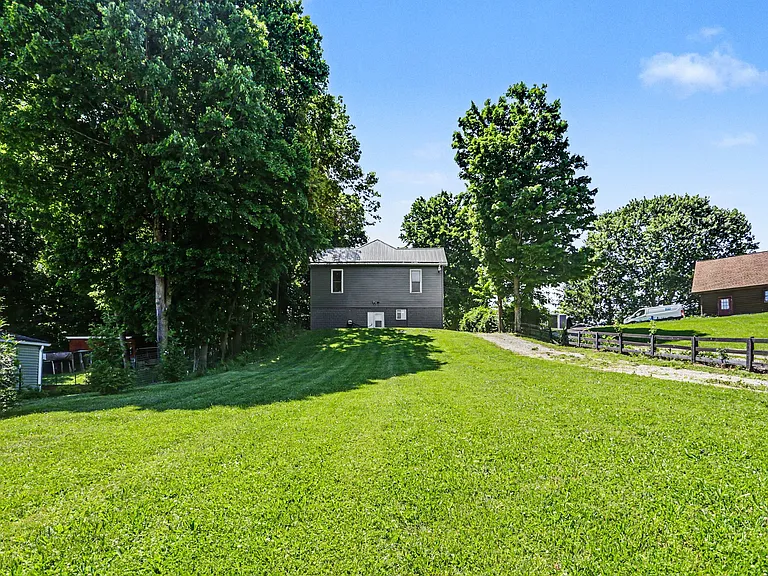 9030 Columbus Rd — Photo 29