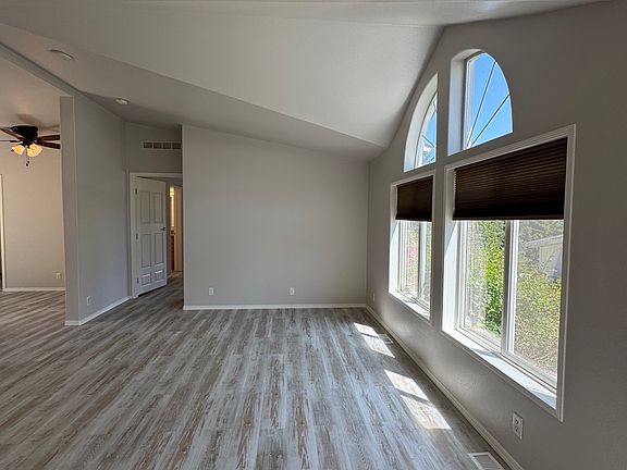 Entry/living room