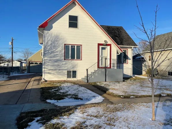 818 11th St, Gothenburg, NE 69138