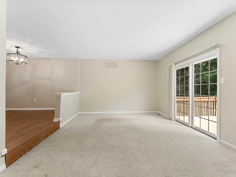 105 Knollwood Ct — Photo 11