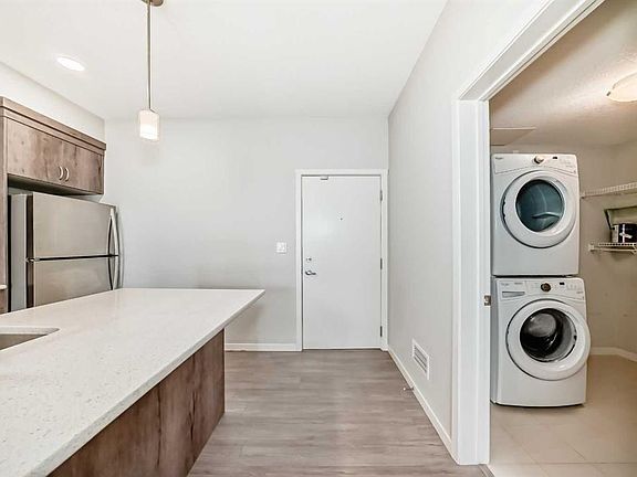 4th image of 20 N Seton Park SE #212