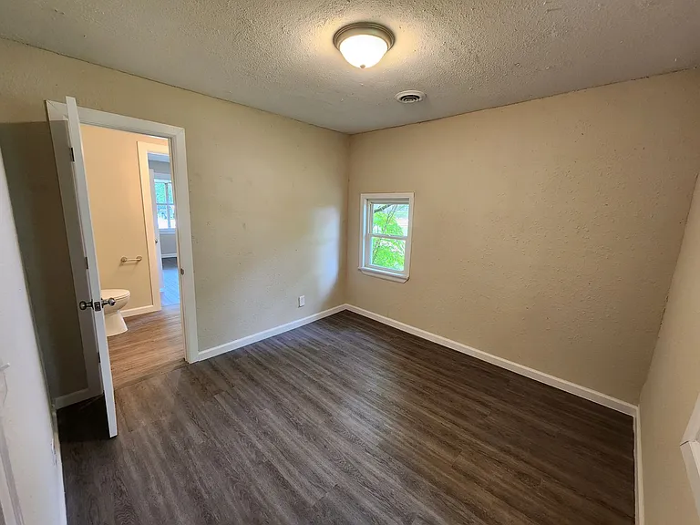 2345 N Prospect Ave — Photo 8