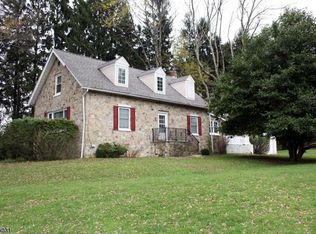 201 Garrison Ct, Asbury, NJ 08802