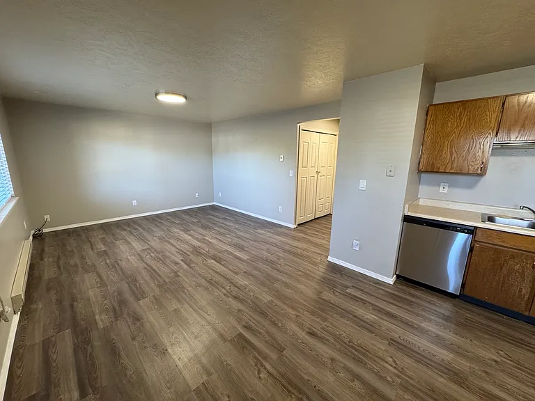 527 Borah Ave W #A — Photo 3