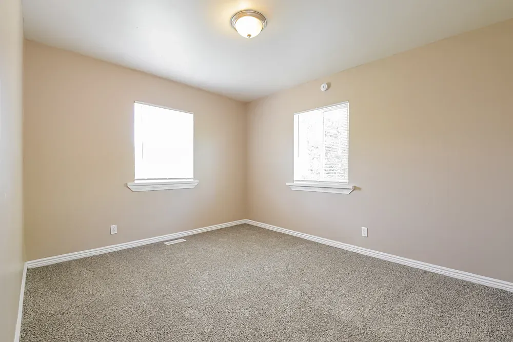 3 bed, 1.5 bath, 1227 sqft, $1,300 — Photo 4