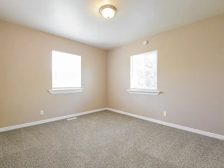1880 Ruth Dr — Photo 6