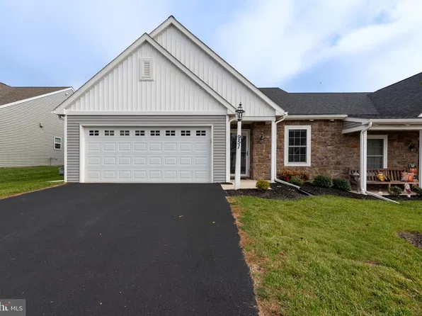 951 Shadowbrooke Dr, Dover, PA 17315