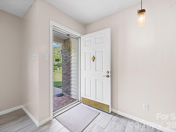 3rd image of 1820 Springsteen Rd