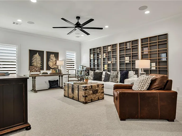2033 Pebble Bend Dr — Photo 12