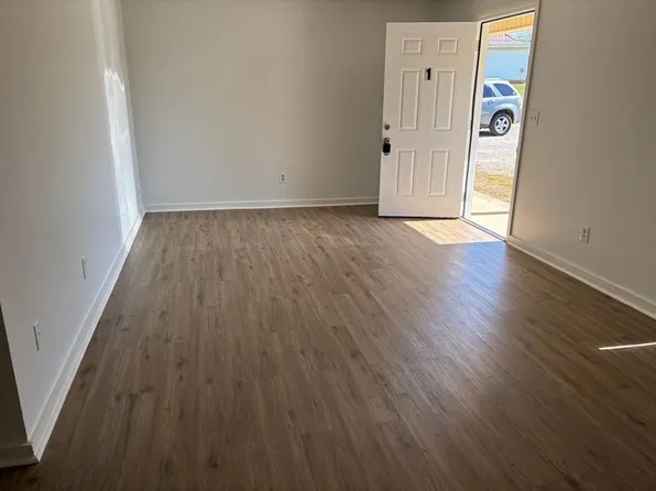 1103 E Main St, Decherd, TN 37324