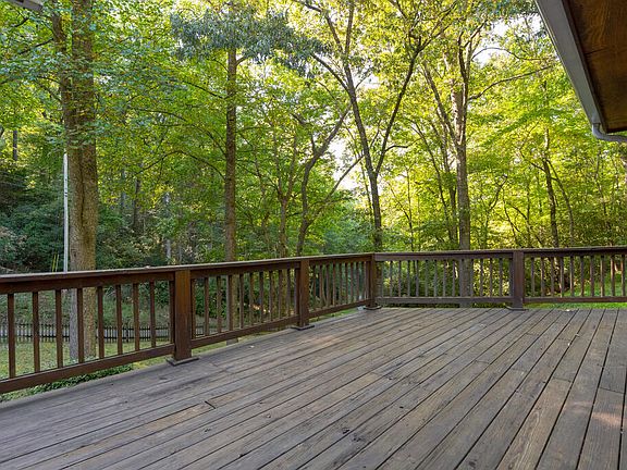 2nd image of 241 Ivy Ridge Cir
