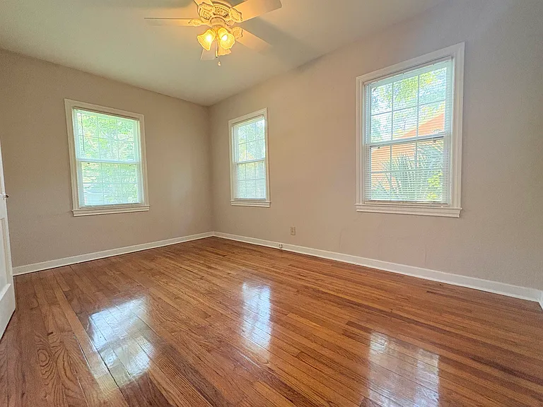 606 Collins Dr — Photo 8