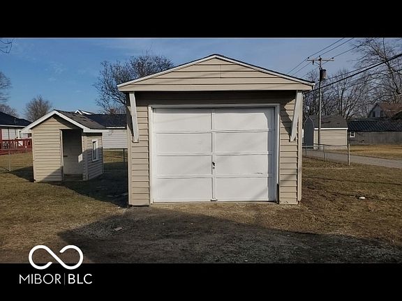 3rd image of 925 W Main St