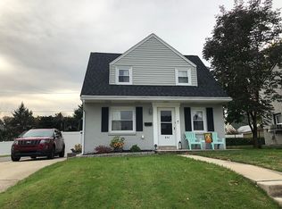 855 Cricket Rd, Secane, PA 19018