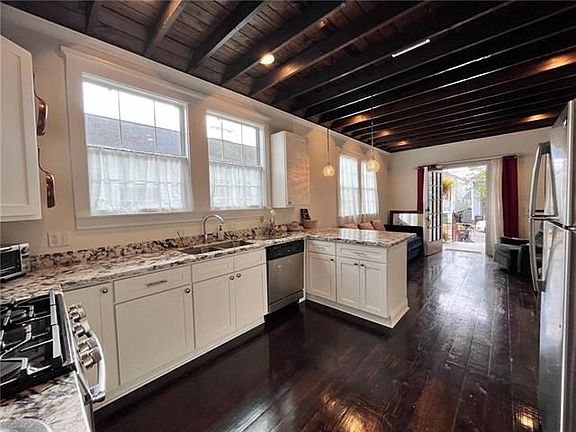 5th image of 2751 Saint Philip St