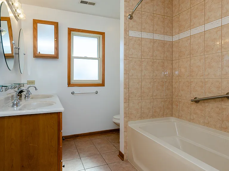 1033 Hayes Ave — Photo 19