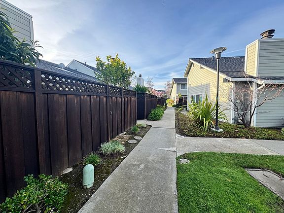 2nd image of 943 Balboa St