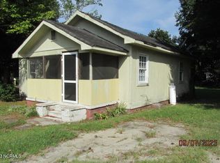 21 Layton St, Red Springs, NC 28377