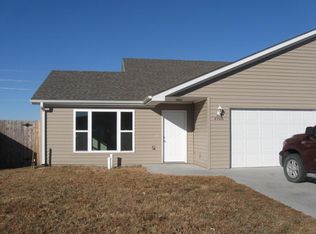 2926 Brookville Dr, Manhattan, KS 66502