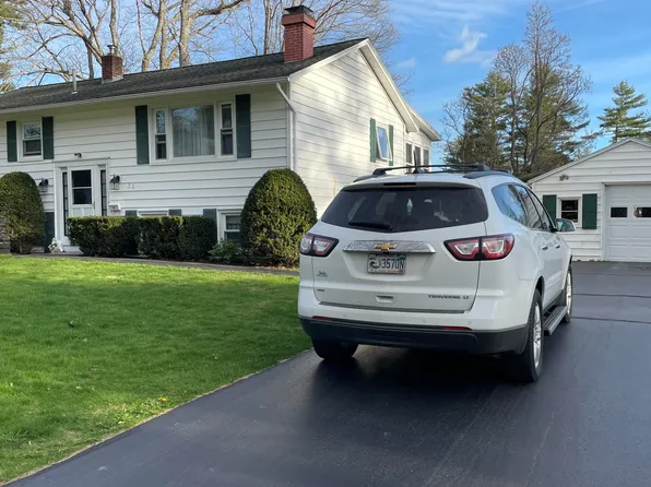34 Burke St Road, Farmingdale, ME 04344