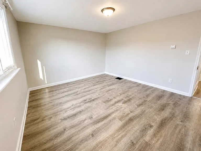 517 E Railroad Ave #2 — Photo 1